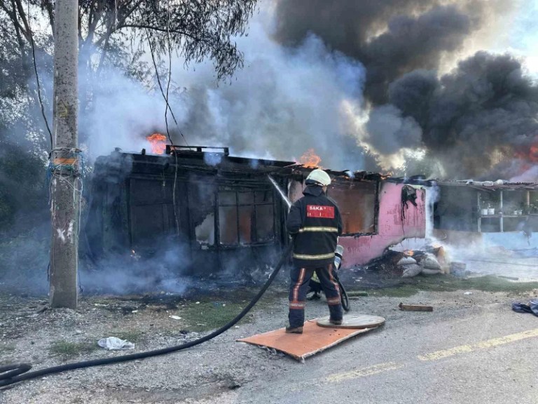 Sakarya’da Kavga Evleri Kül Etti: Ateşe Verilen Dört Eve Dair Şoke Eden Ayrıntılar