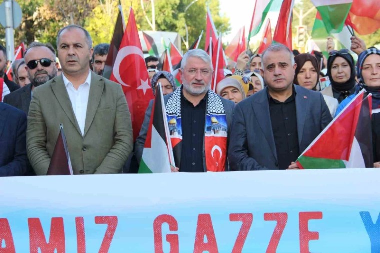 Çorum’da Yüzlerce Kişi Gazze’ye Destek İçin Yürüdü
