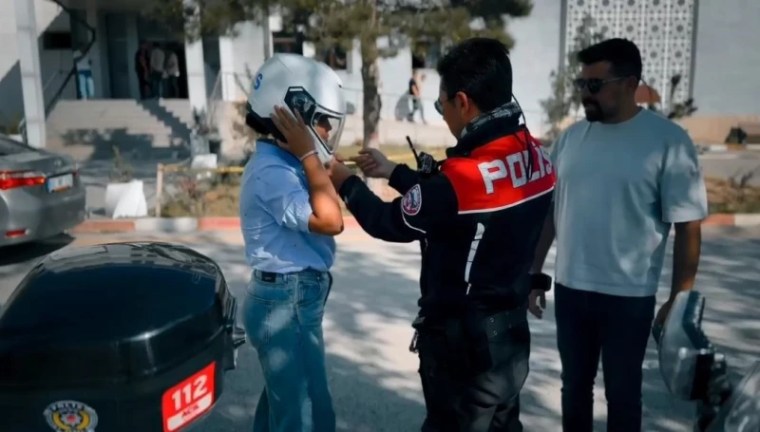 Polis küçük kız çocuğunun hayallerini gerçekleştirdi