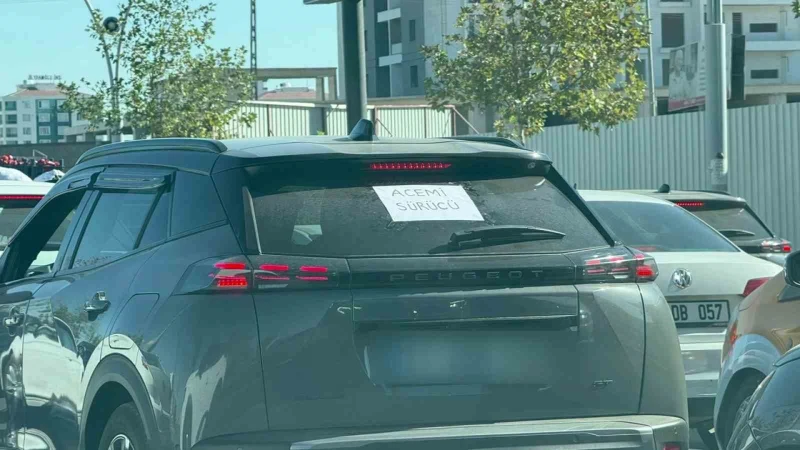 Acemi sürücünün aldığı önlem görenleri gülümsetti