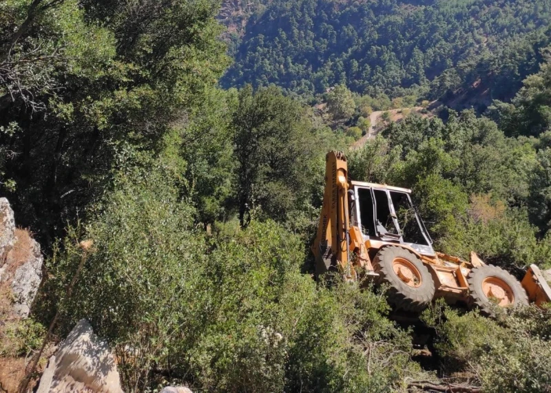 Acı haber! Kepçeyle uçuruma yuvarlandı, hayatını kaybetti
