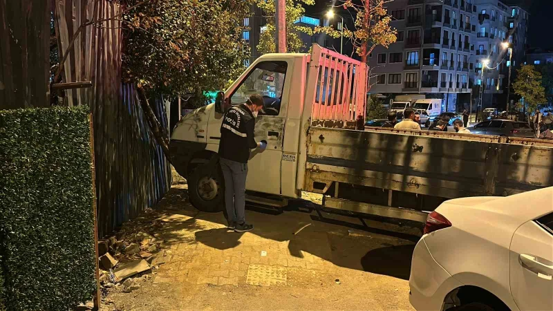 Hareket halindeki arabaya silahlı saldırı!