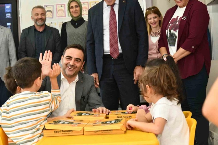 Başiskele’de 2 Bin 600 Okul Öncesi Öğrenciye Eğitim Seti Sürprizi