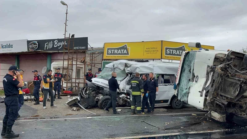 Katliam gibi kaza! 3 ölü 9 yaralı
