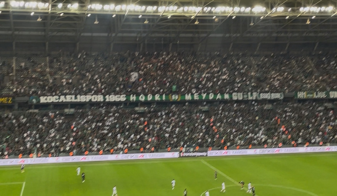 Maç bitti. Kocaelispor taraftarı yönetimi istifaya çağırdı
