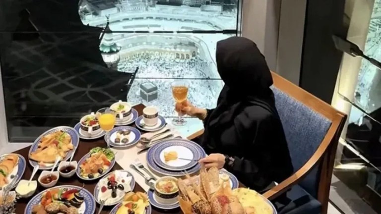 Kabe manzaralı otel odasındaki kahvaltı paylaşımı tepki topladı