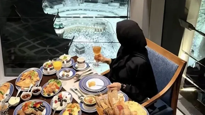 Kabe manzaralı otel odasındaki kahvaltı paylaşımı tepki topladı