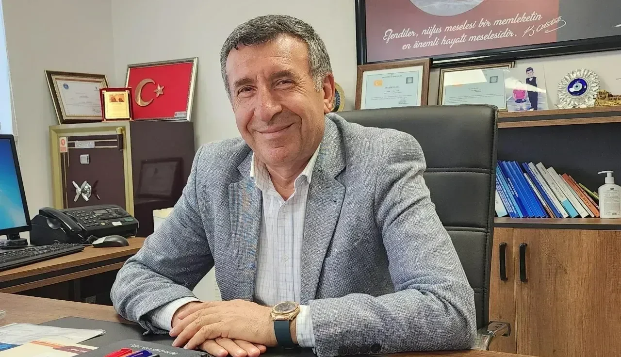 Derince nüfus müdürü Suat Demir 41 yıl sonra emekli oldu