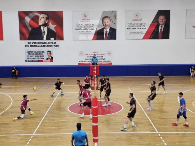 Gölcük Belediyespor Erkek Voleybol Takımı Sezona Zaferle Başladı
