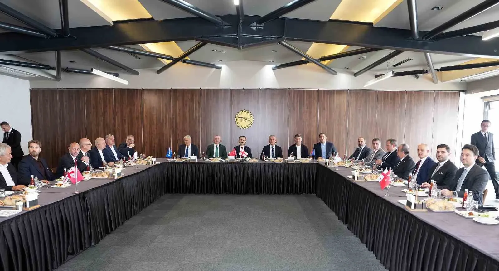 Kocaeli’de futbol diplomasisi: Türkiye ve Gürcistan maç yemeğinde buluştu