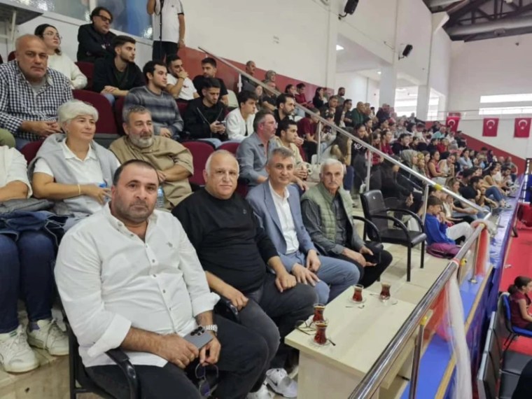 Gölcük Belediyespor Erkek Voleybol Takımı Sezona Zaferle Başladı