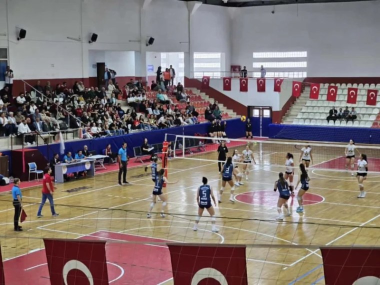 Gölcük Belediyespor Erkek Voleybol Takımı Sezona Zaferle Başladı
