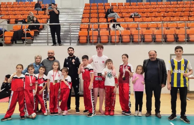 Körfezli kick boksçular Darıca’da coştu!