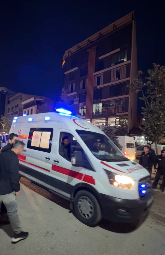 Bıçaklı kavgada bir genç…