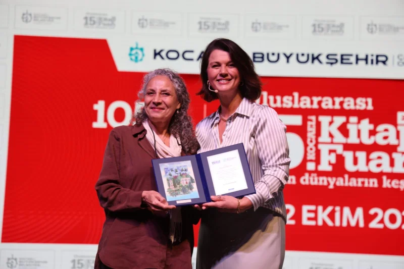 Açelya Akkoyun, Kocaeli Kitap Fuarı’nda Kadın Olmanın Gücünü Anlattı