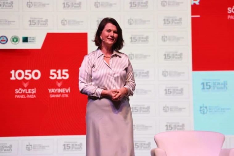 Açelya Akkoyun, Kocaeli Kitap Fuarı’nda Kadın Olmanın Gücünü Anlattı