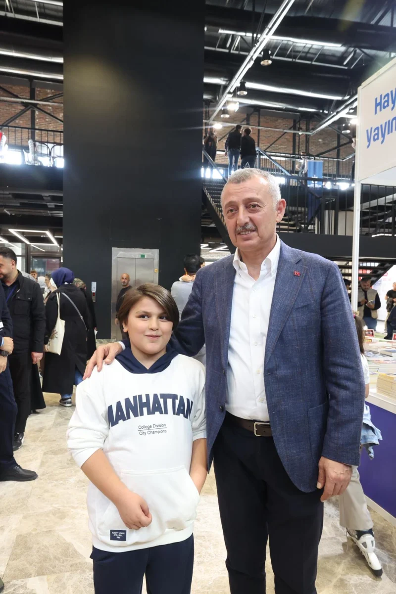Başkan Büyükakın, Kocaeli Kitap Fuarı’nda Kitapseverlerle Buluştu