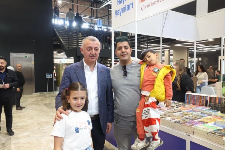 Başkan Büyükakın, Kocaeli Kitap Fuarı’nda Kitapseverlerle Buluştu