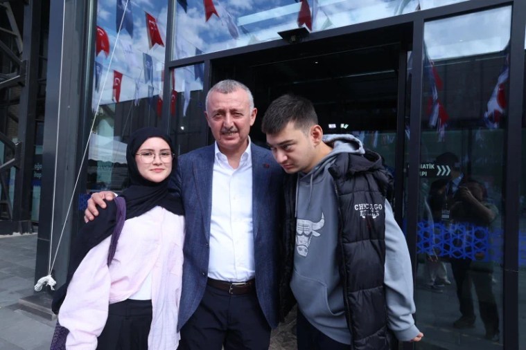 Başkan Büyükakın, Kocaeli Kitap Fuarı’nda Kitapseverlerle Buluştu