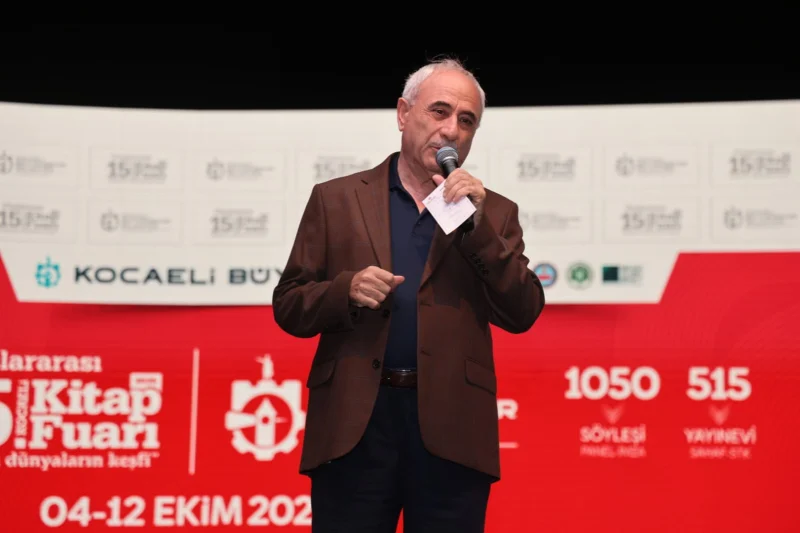Nurullah Genç Kocaeli Kitap Fuarı’nda: Bir Taş Attılar, Dünya Yerinden Oynadı