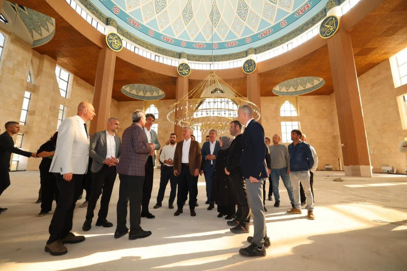 Kartepe Kent Meydanı Camii’nde sona gelindi