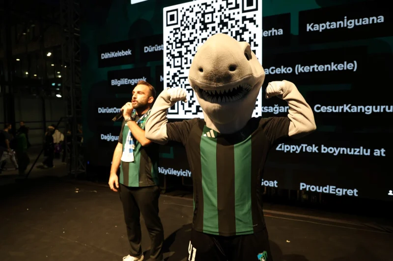 Kocaeli Kitap Fuarı’nda Kocaelispor Taraftarlarına Özel Forma Sürprizi