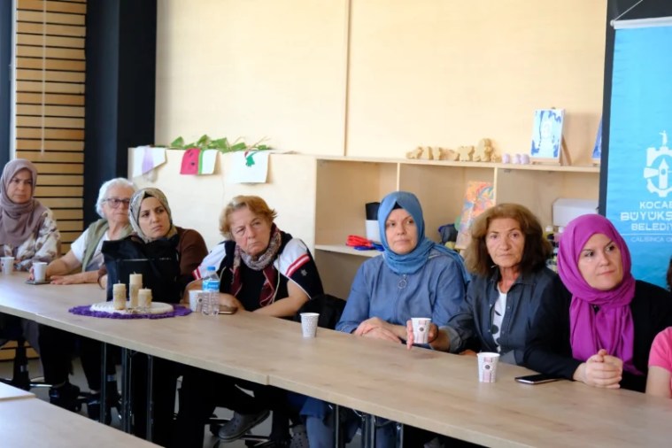 Kocaeli’de Narkotik Polisinden Anneler İçin Bağımlılıkla Mücadele Eğitimi