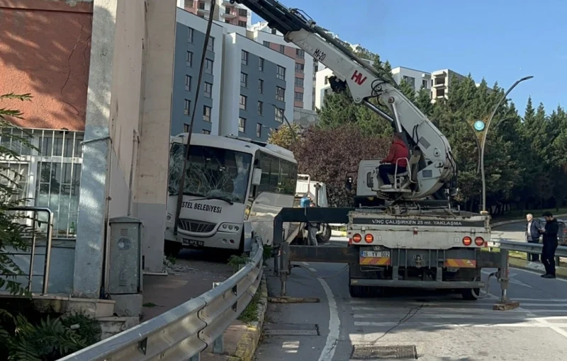 İzmit Santral Rampasında feci kaza! 7 kişi yaralandı
