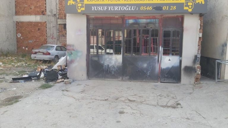 Genç Oto Tamircisi Araç İçinde Ölü Bulundu