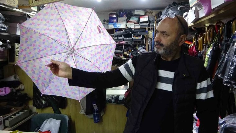 Kocaeli’nin Son Şemsiye Ustası Ayakta Kalma Mücadelesi Veriyor