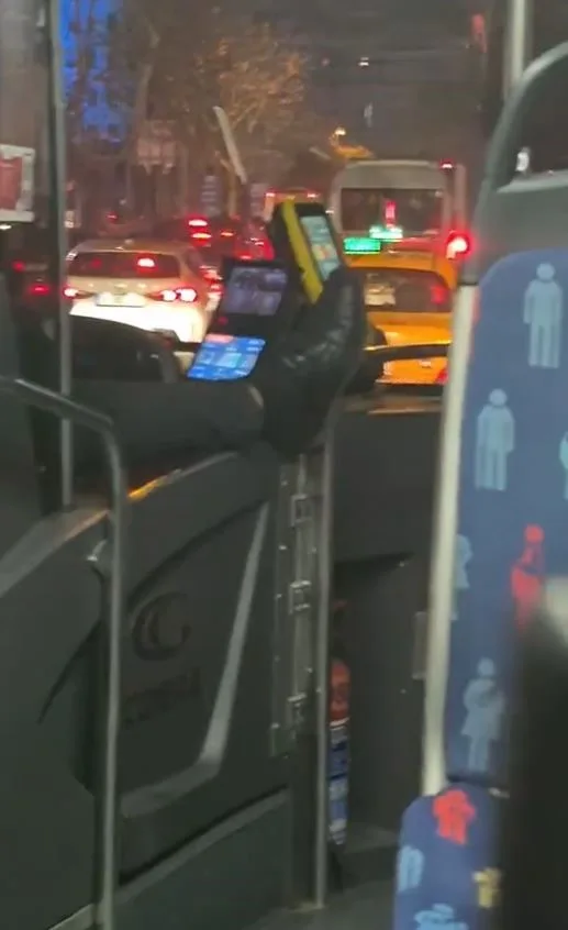 Şoförün Tehlikeli Davranışı Kameraya Yansıdı