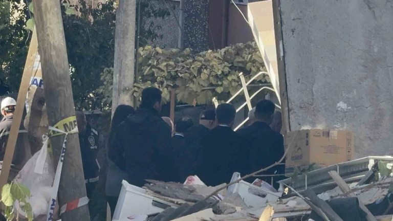 Gebze’de Çöken Binanın Enkazında İnceleme Sürüyor