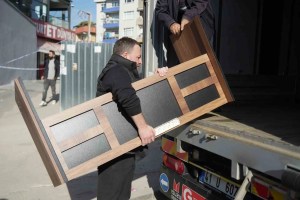 Gebze’de Boşaltılan 12 Binada Oturanlar Eşyalarını Polis Kontrolünde Aldı