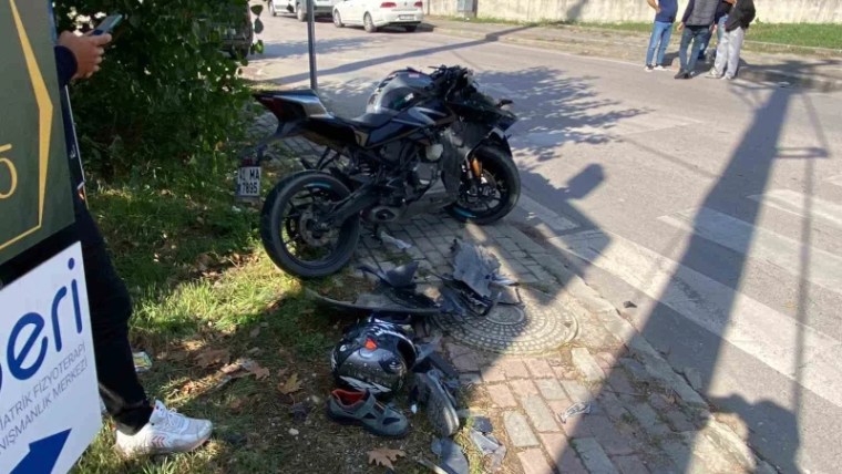 Kocaeli Başiskele’de Kamyonetle Çarpışan Motosiklet Sürücüsü Ağır Yaralandı