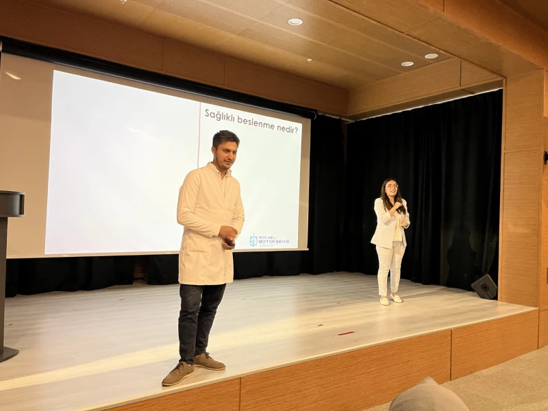 Kocaeli’de Sağlıklı Beslenmenin Püf Noktaları İşaret Diliyle Anlatıldı