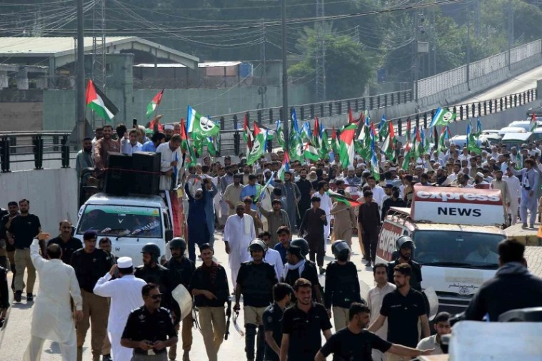 Pakistan’da İsrail’in Küresel Sumud Filosu’na Müdahalesine Yoğun Protesto