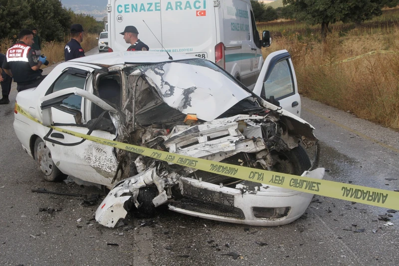 Kafa kafaya çarpıştılar: 1 ölü 2 yaralı