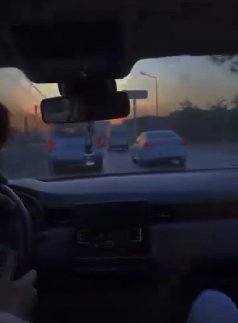 Makası attı paylaştı. Trafiği de sosyal medyayı da birbirine kattı!