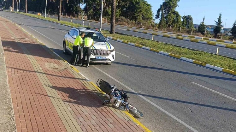 Polisin ‘Dur’ İhtarına Uymayan Sürücü Kaza Yapıp Olay Yerinden Kaçtı