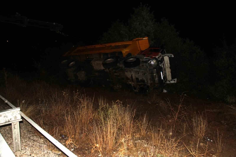 Feci Kamyon Kazası: 2 Ölü, 1 Yaralı