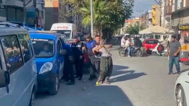 Zabıtadan seyyar satıcıya ayarsız müdahale!