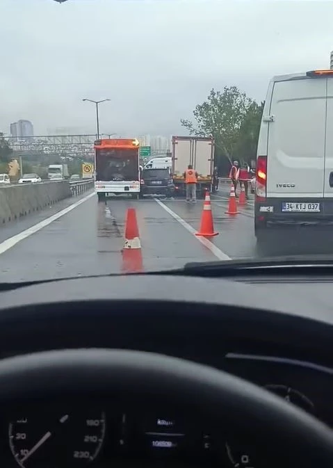 Kaza yaptı. Yarım saat sonra tekrar kaza yaptı