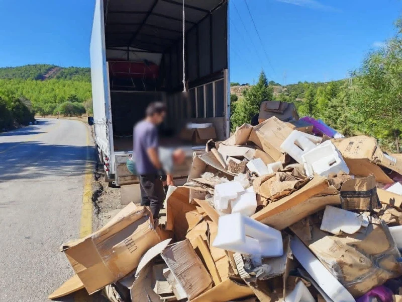 Kaçak Atık Dökenlere Ceza: Attıklarını Tekrar Toplamak Zorunda Kaldılar