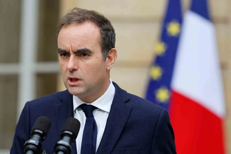 Fransa hükümet kurmayı becerebilecek mi? Macron’dan bir garip karar daha