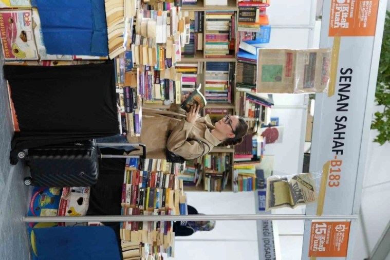 Kocaeli Kitap Fuarı’nda Valizli Kitapseverler Dikkat Çekiyor