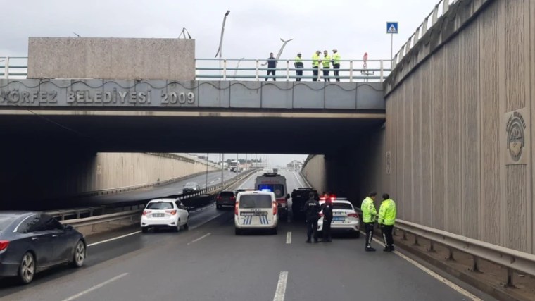 Körfez’de Şok Olay! Genç kız köprüden atladı!