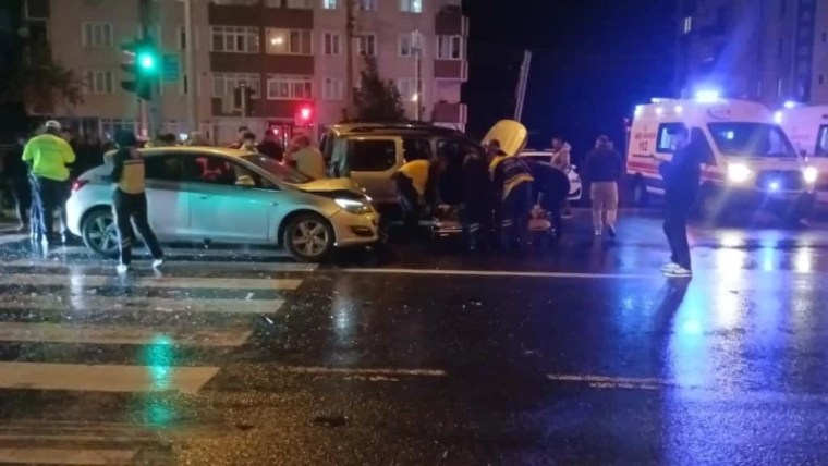 Karamürsel’deki kazada ortalık savaş alanına döndü!