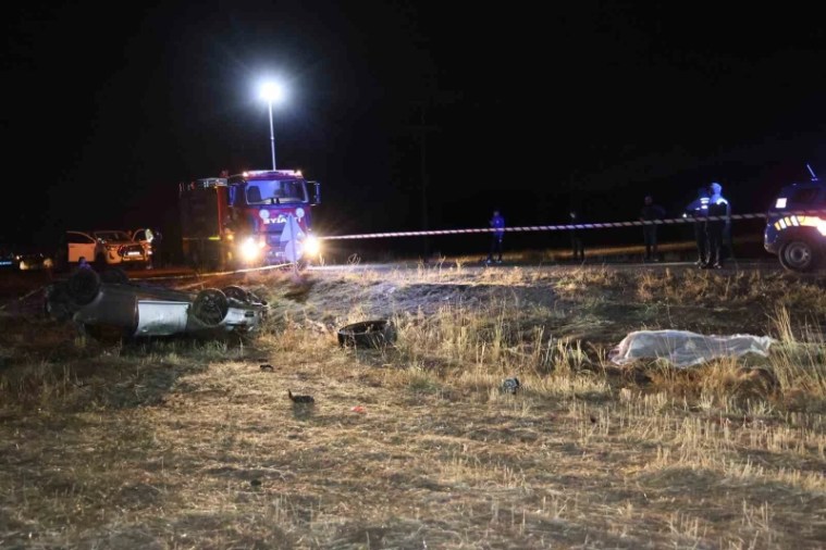 Otomobil Tarlaya Uçtu, İki Kişi Hayatını Kaybetti
