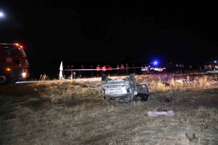 Otomobil Tarlaya Uçtu, İki Kişi Hayatını Kaybetti