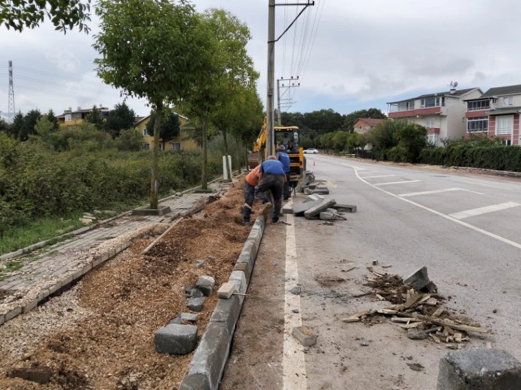 Başiskele’de Kaldırımlar Yenileniyor, Yaya Güvenliği Artıyor